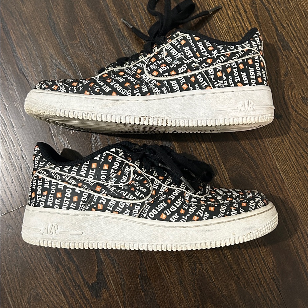 NIKE Air Force 1 Black Boy 6Y Just Do It print black, white, orange